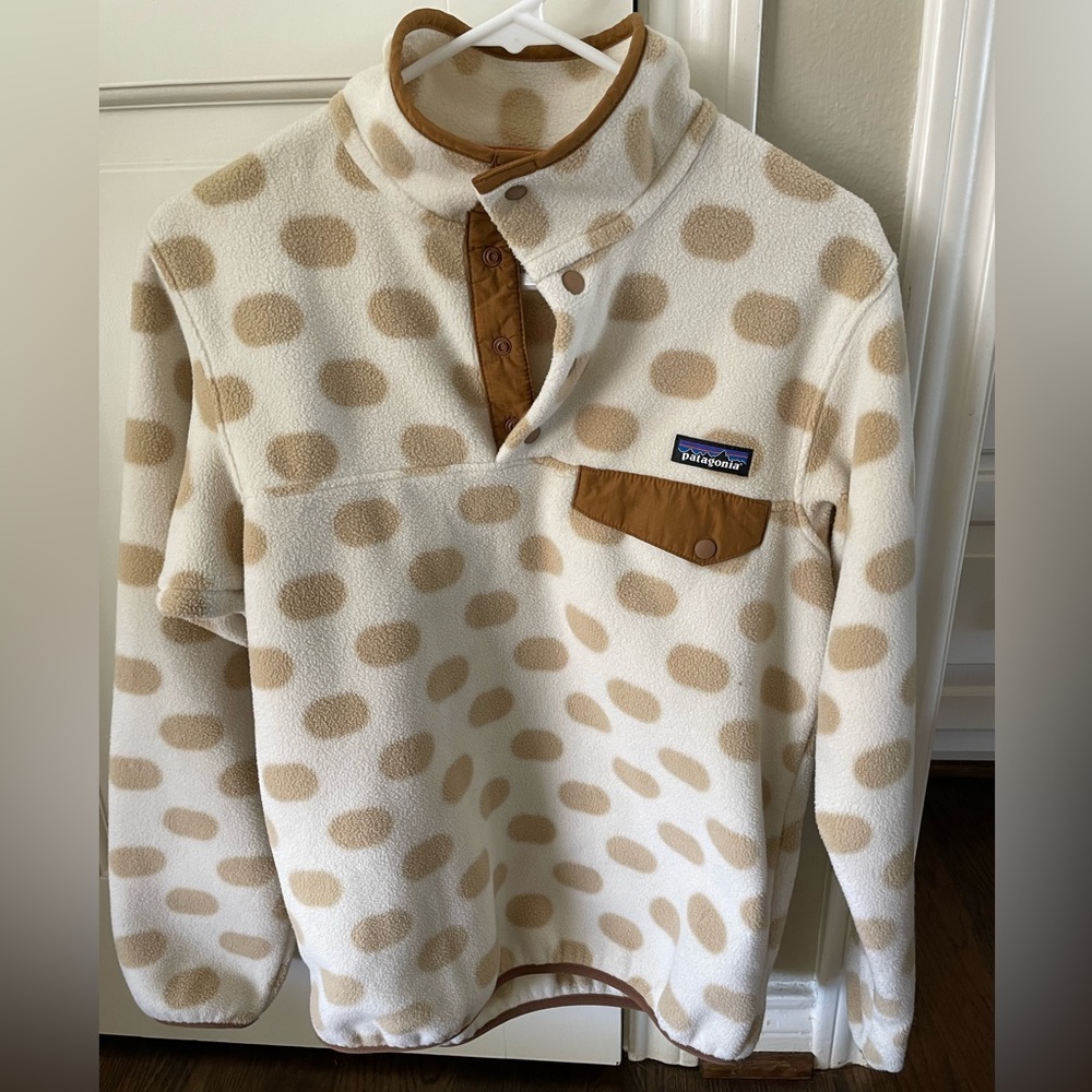 Patagonia Women's fleece pullover.
